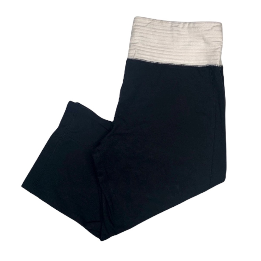 SMALL DANSKIN BLACK AND WHITE CAPRIS